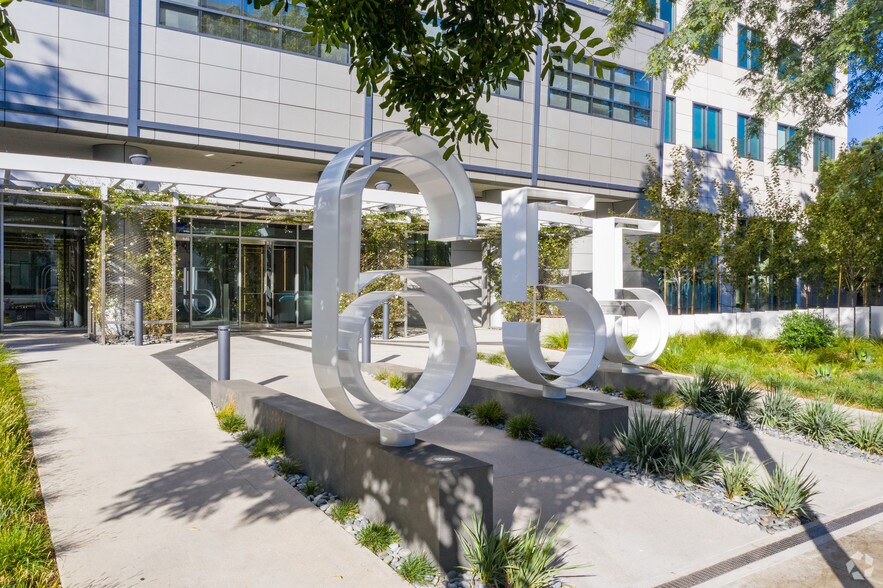 More Photos Of 655 N Central Ave, Glendale Coworking Space