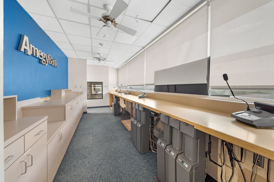 More Photos Of 723 Rollingbrook Dr, Baytown Office For Sale