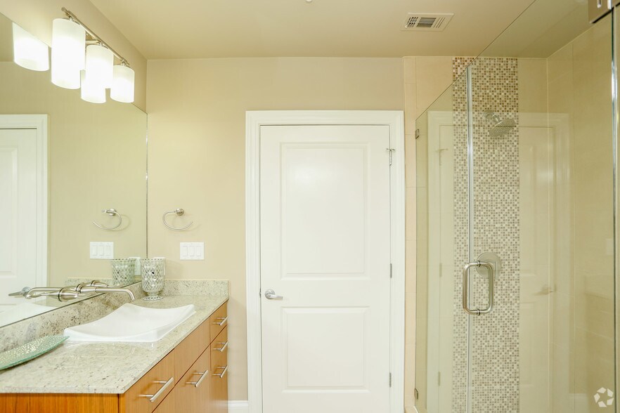 More Photos Of 5927 Almeda Rd, Houston Apartments For Lease