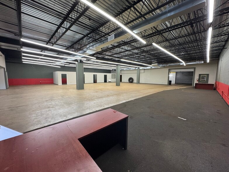 More Photos Of 2577 Route 112, Medford Auto Dealership For Lease