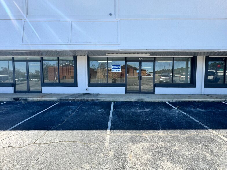 More Photos Of 208-210 Woodward Ave, Muscle Shoals General Retail For Lease