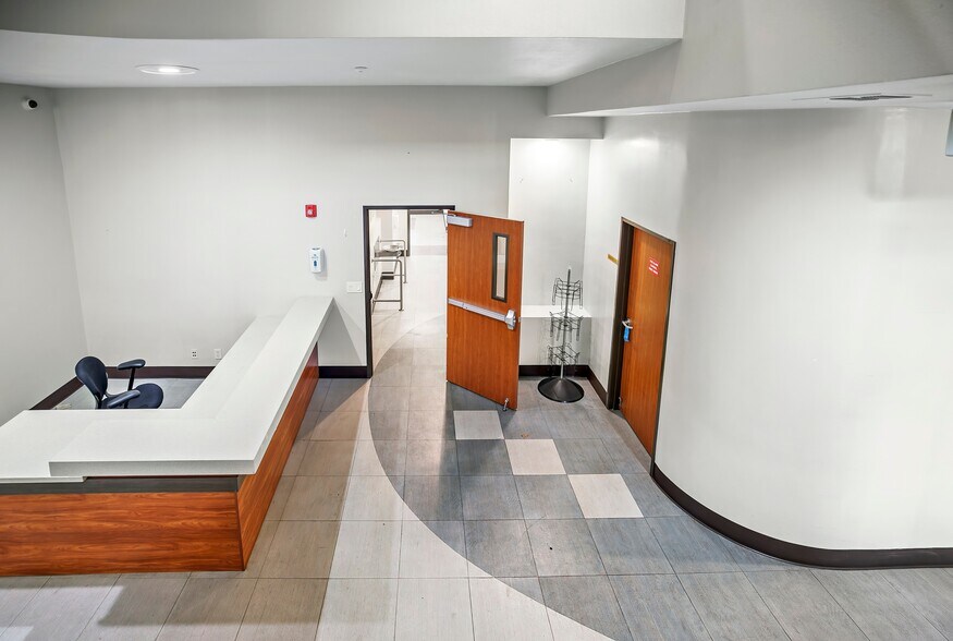 More Photos Of 8338 West Ln, Stockton Office For Sale