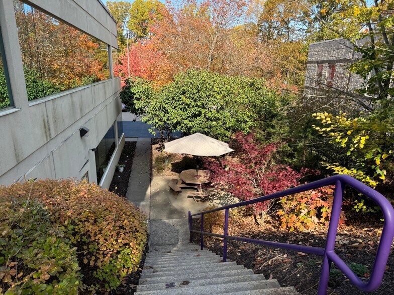 More Photos Of 2400 Corporate Dr, Wexford Medical For Lease