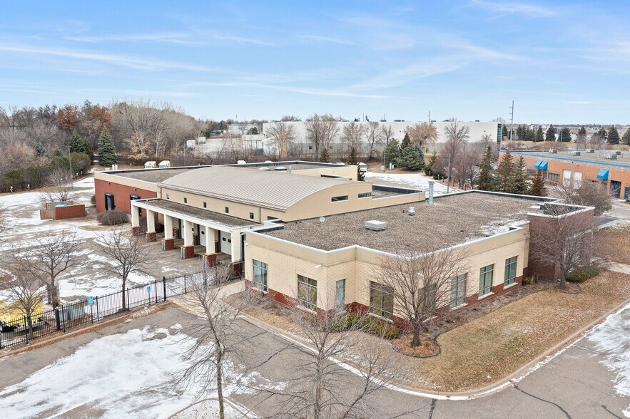 More Photos Of 11180 86th Ave N, Osseo Flex For Lease