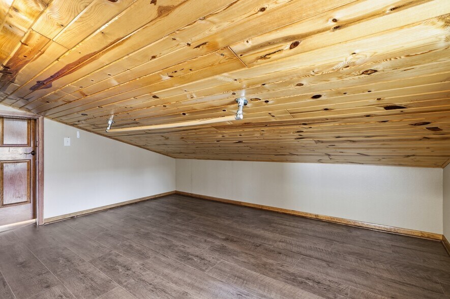 More Photos Of 1100 Mount Rushmore Rd, Custer Flex For Sale