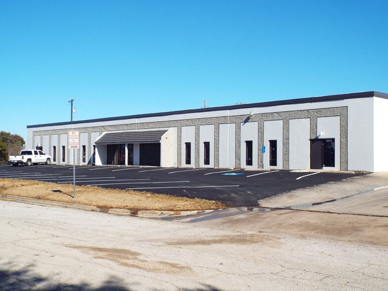 Primary Photo Of 3007 Pleasant Valley Ln, Arlington Warehouse For Lease