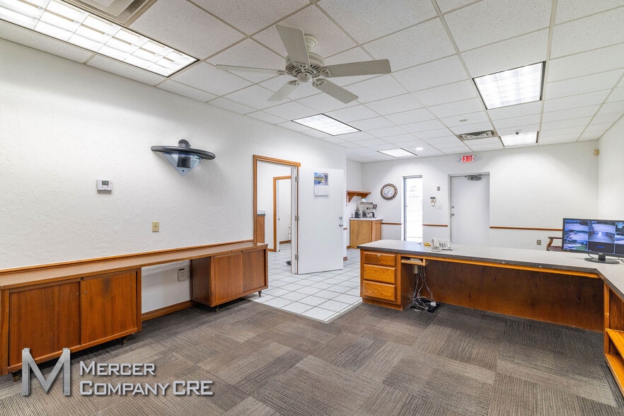 More Photos Of 10108 NW 10th St, Yukon Warehouse For Sale