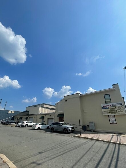 More Photos Of 200 Whitehead Rd, Hamilton Light Distribution For Lease