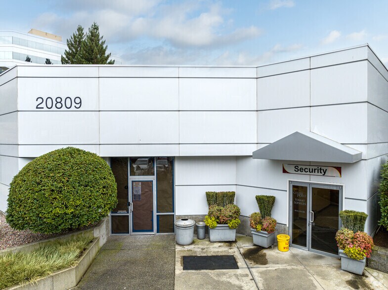 More Photos Of 6811 S 204th St, Kent Unknown For Lease