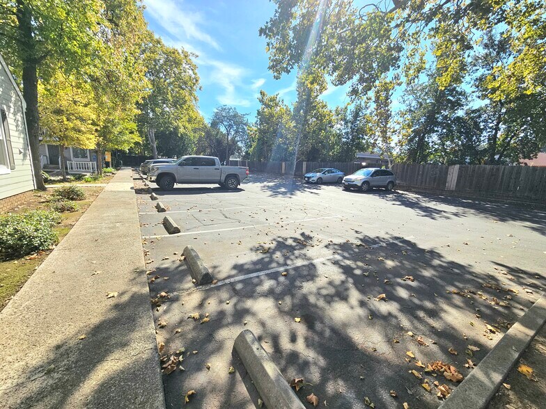 More Photos Of 18 Williamsburg Ln, Chico Office For Lease