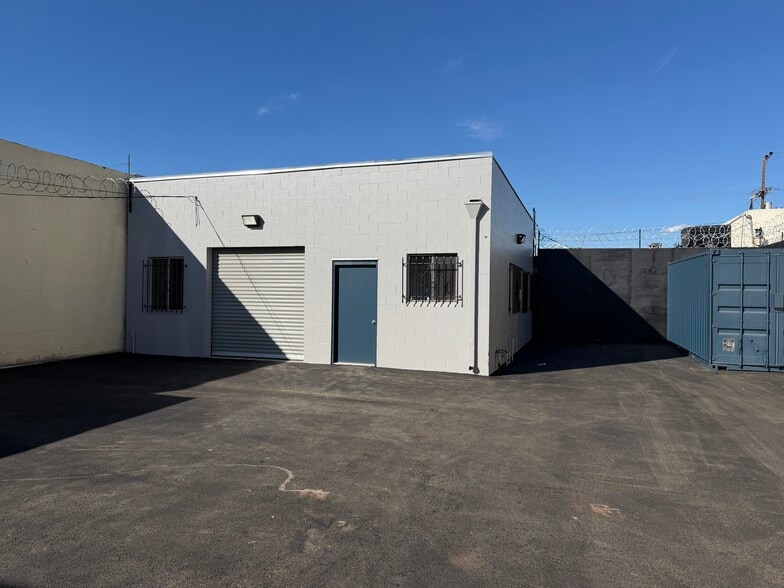 More Photos Of 14641-14643 Lull St, Van Nuys Warehouse For Lease