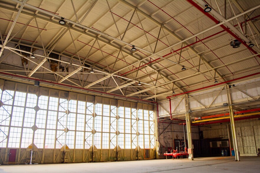 More Photos Of 4917 Bailey Loop, Mcclellan Airplane Hangar For Lease