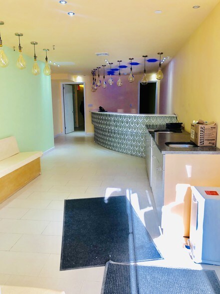 More Photos Of 10431-104-33 39th Ave, Corona Office For Sale