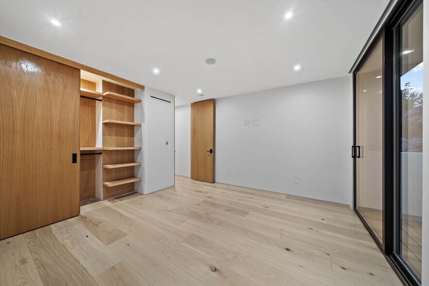 More Photos Of 7372 Fay Ave, La Jolla Multifamily For Sale