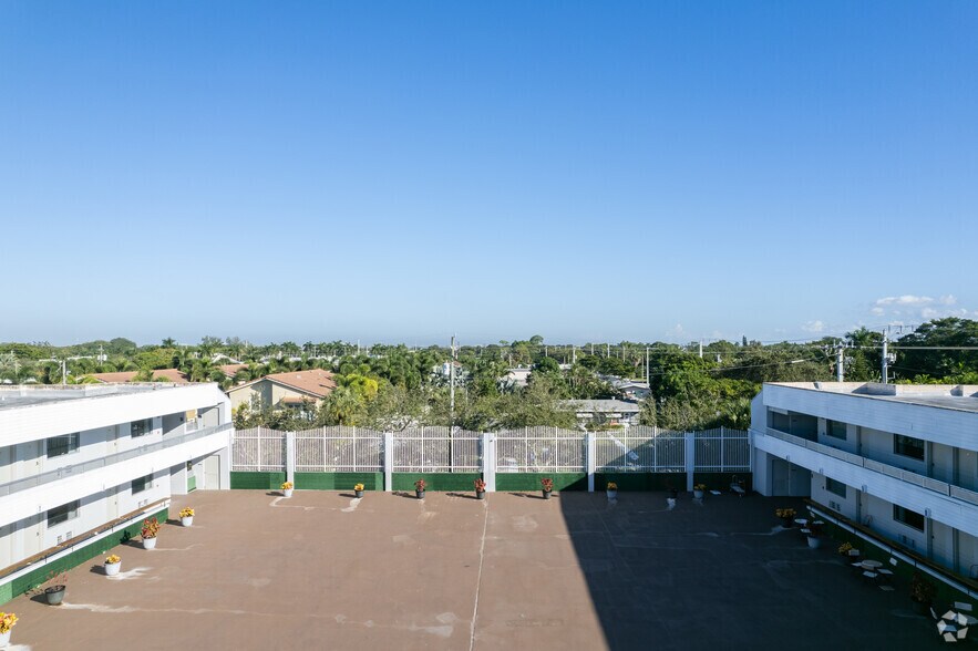 More Photos Of 1299 E Oakland Park Blvd, Oakland Park Office For Sale
