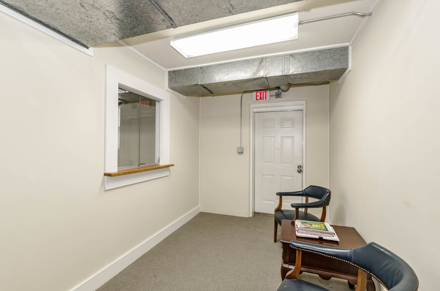 More Photos Of 215 Church St, Lenoir Office For Sale