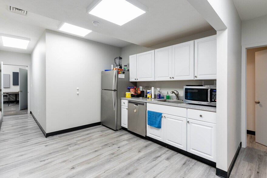 More Photos Of 210 Orchard St, Fayetteville Office For Sale