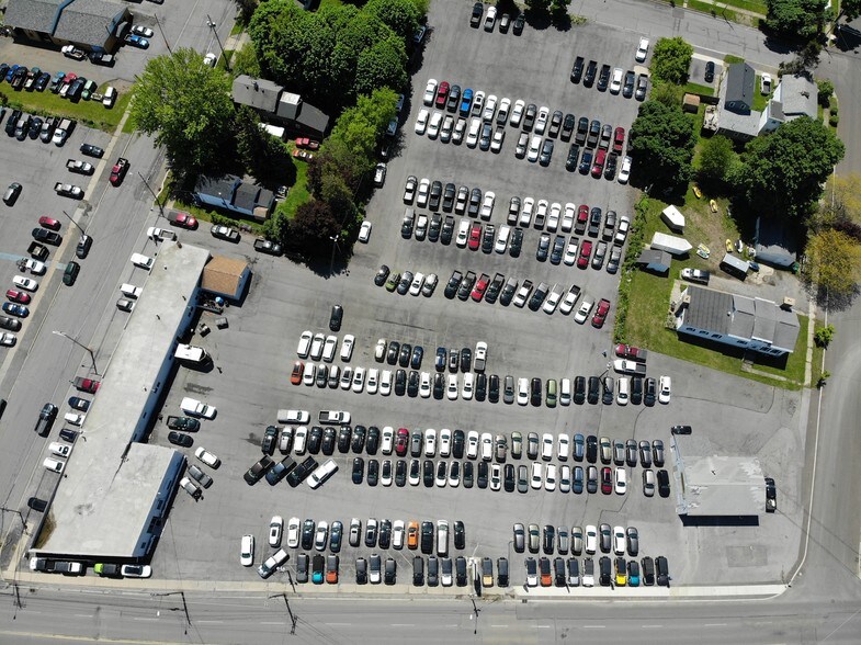 More Photos Of 420 W 1st St, Oswego Auto Dealership For Sale