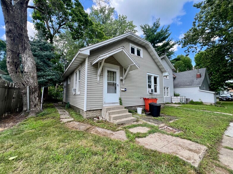 More Photos Of 2502 Pine Ave, Mattoon Apartments For Sale