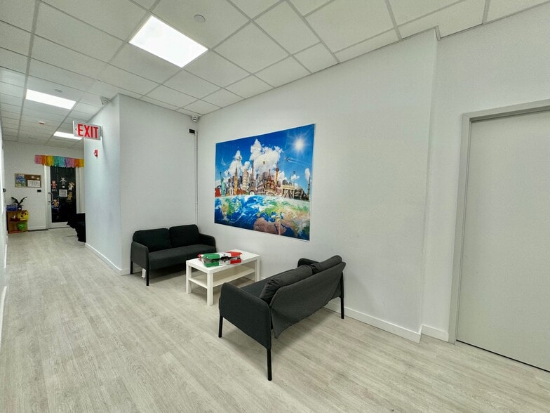 More Photos Of 136-21 Hillside Ave, Richmond Hill Medical For Lease