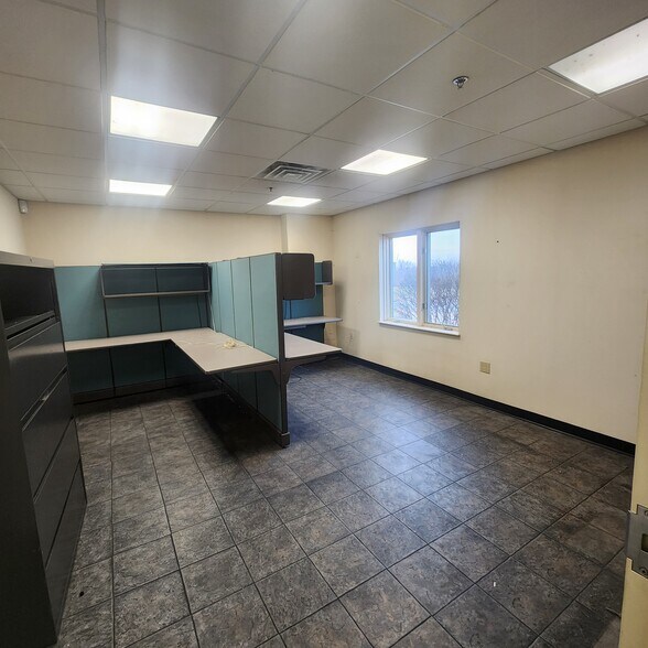 More Photos Of 47 Slade St, Fall River Showroom For Lease