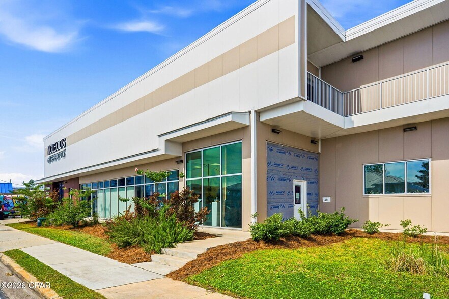 More Photos Of 1331 Harrison Ave, Panama City Showroom For Sale