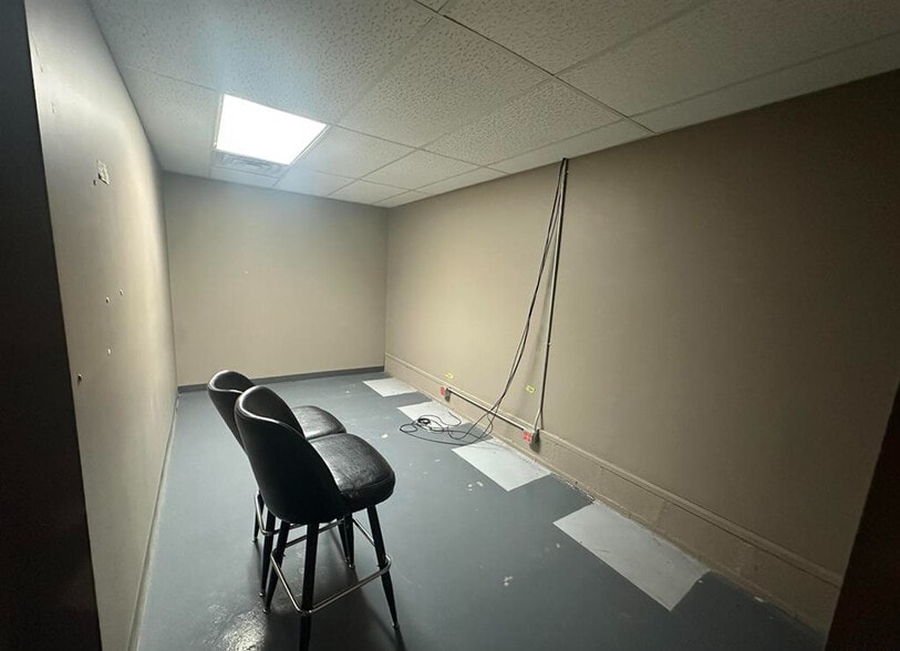 More Photos Of 504 Main St, Varna Restaurant For Sale