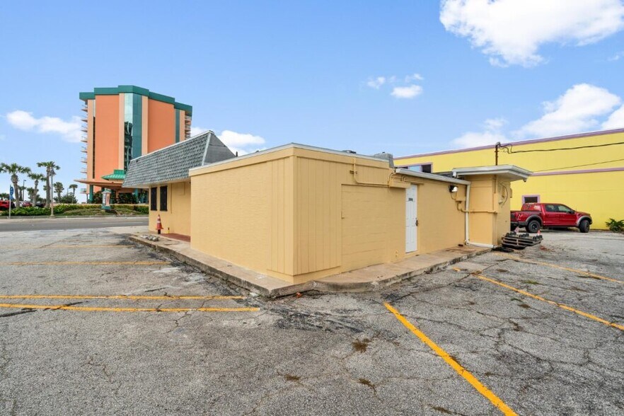 More Photos Of 2006 S Atlantic Ave, Daytona Beach Shores Freestanding For Lease