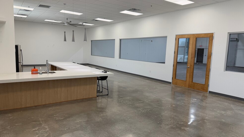 More Photos Of 2433 Tarpley Rd, Carrollton Warehouse For Lease