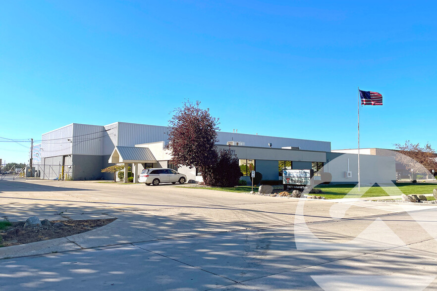 Primary Photo Of 32471 Industrial Dr, Madison Heights Manufacturing For Sale