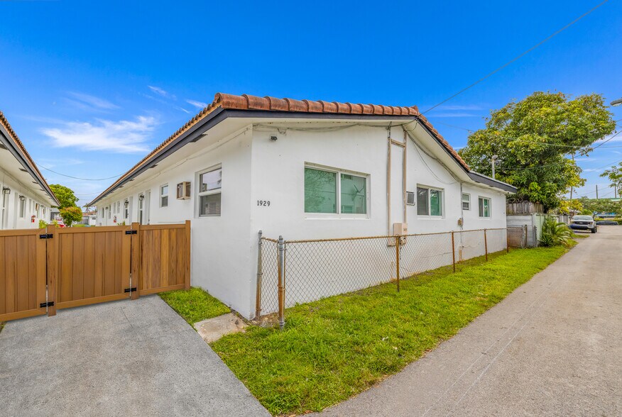 More Photos Of 1927- 1929 Roosevelt st, Hollywood Apartments For Sale