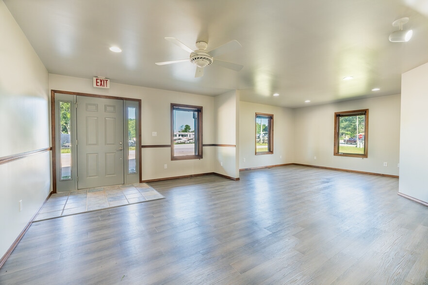 More Photos Of 8984 S Park Rd, Rogers Office For Lease