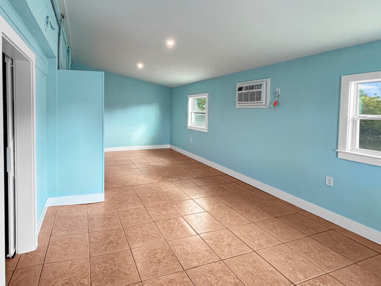 More Photos Of 3366 Stringfellow Rd, Saint James City Office For Sale