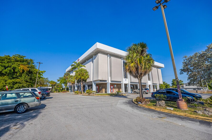 More Photos Of 3661 W Oakland Park Blvd, Lauderdale Lakes Office For Sale