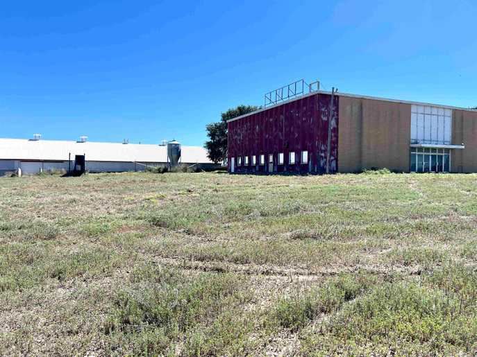 More Photos Of 3313 US 54, Guymon Manufacturing For Sale