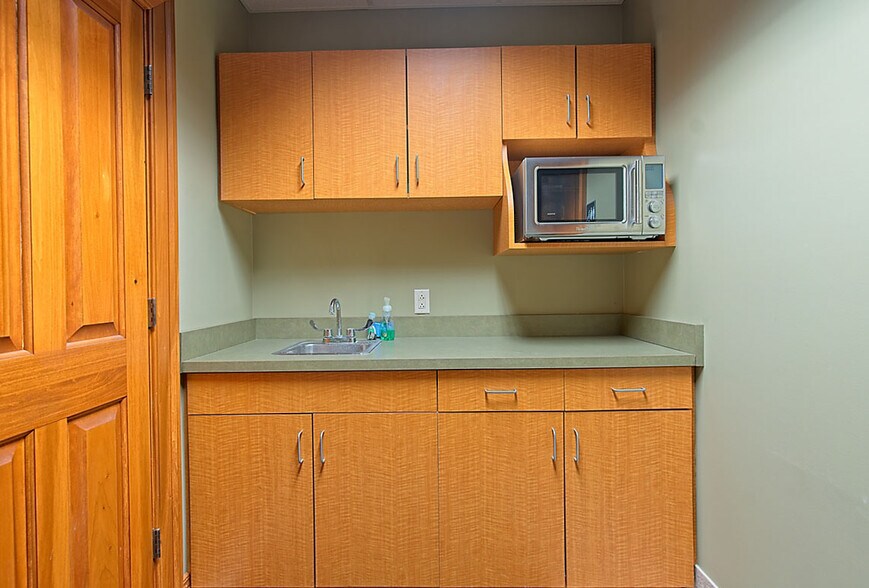 More Photos Of 10-24 Remick Blvd, Springboro Medical For Sale