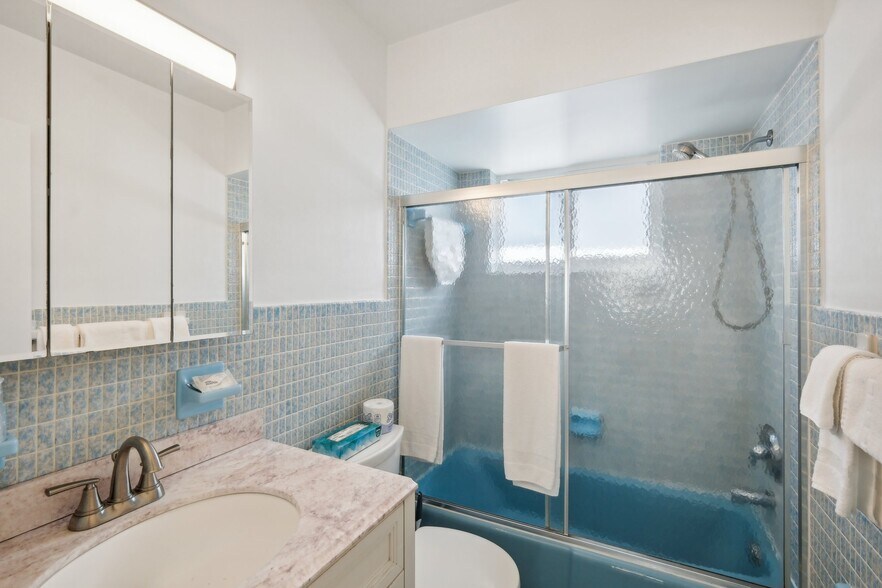 More Photos Of 1201 S Federal Hwy, Hollywood Hotel For Sale