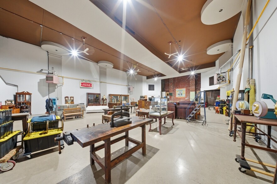 More Photos Of 195 Ottawa St N, Hamilton Storefront For Sale