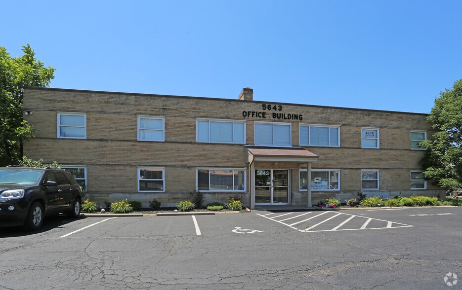 Primary Photo Of 5643 Cheviot Rd, Cincinnati Office For Lease