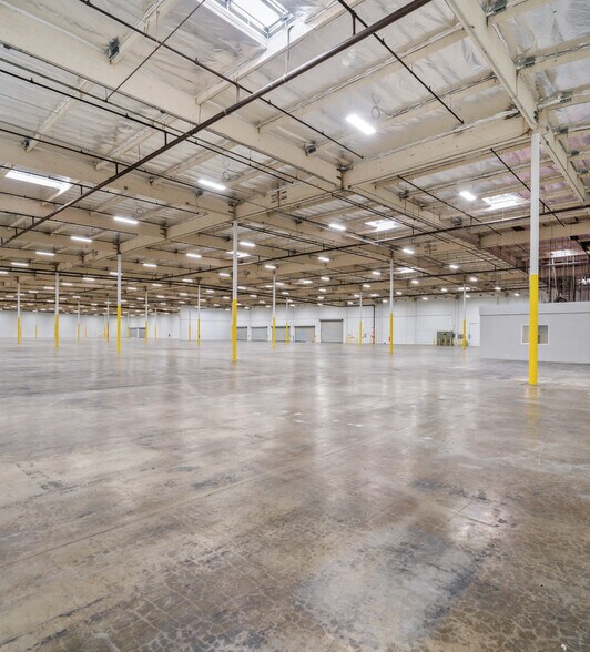 More Photos Of 16200-16220 Carmenita Rd, Cerritos Distribution For Lease