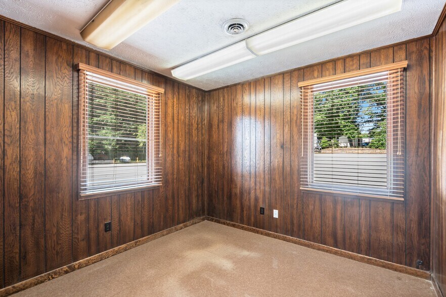 More Photos Of 2898 Crestridge Dr, Centerville Warehouse For Sale