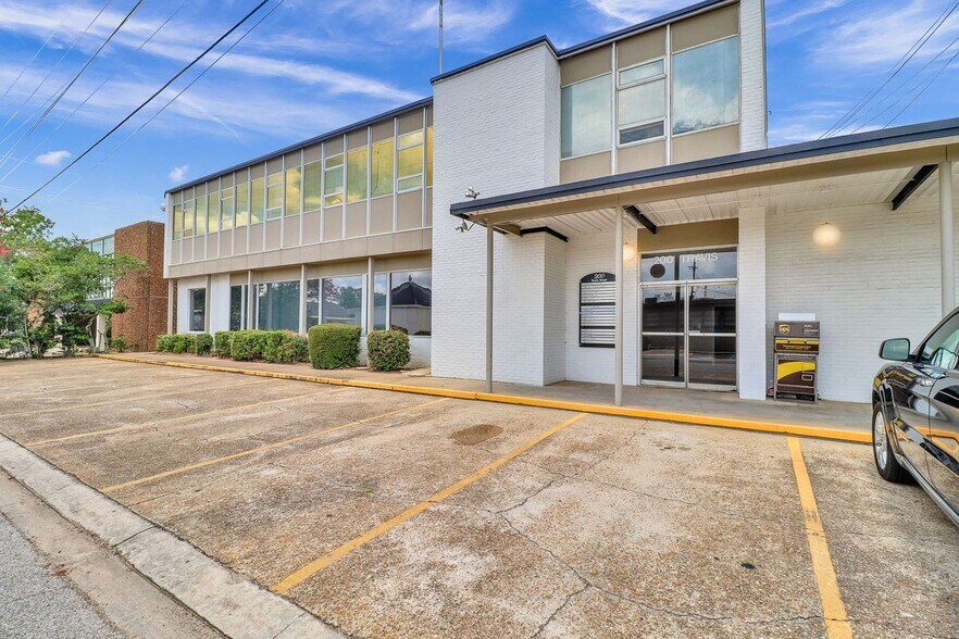 More Photos Of 230 Heymann Blvd/200 Travis st, Lafayette Office For Sale