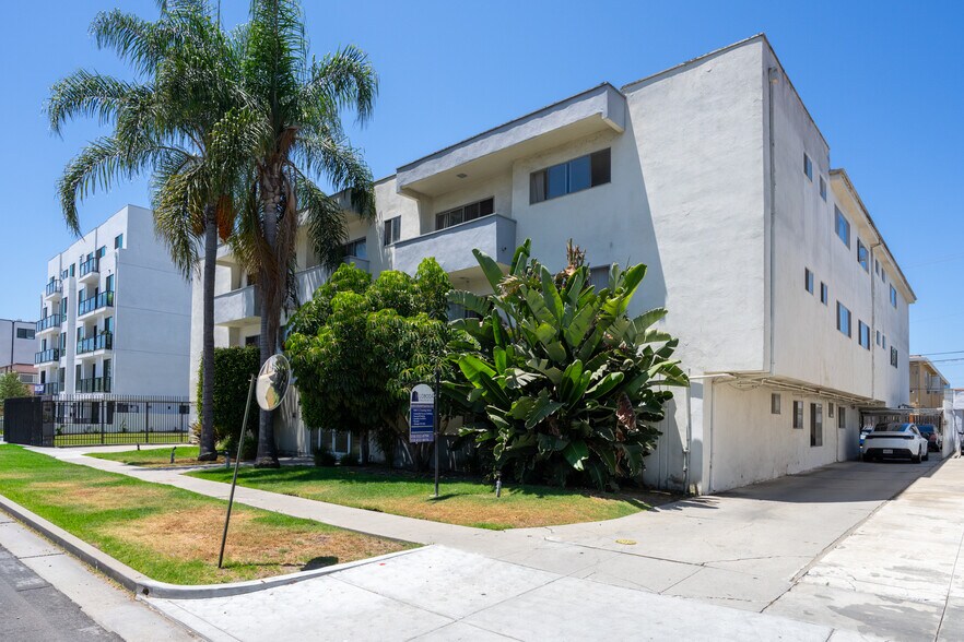 More Photos Of 1041 S Corning St, Los Angeles Apartments For Sale