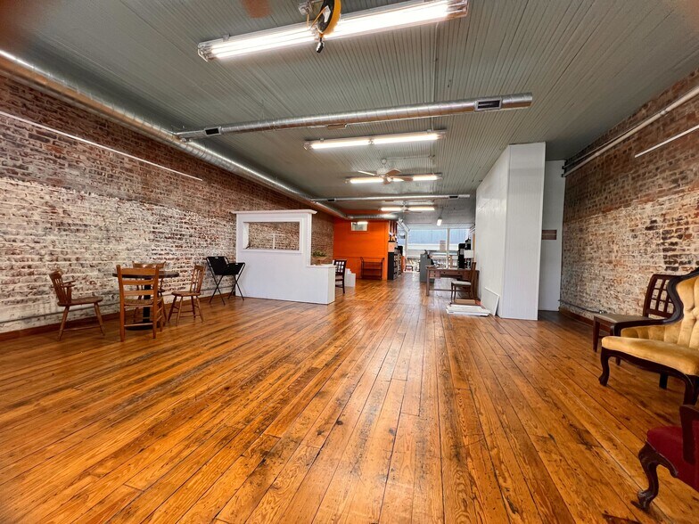 More Photos Of 346 S Worth St, Burlington Office For Sale