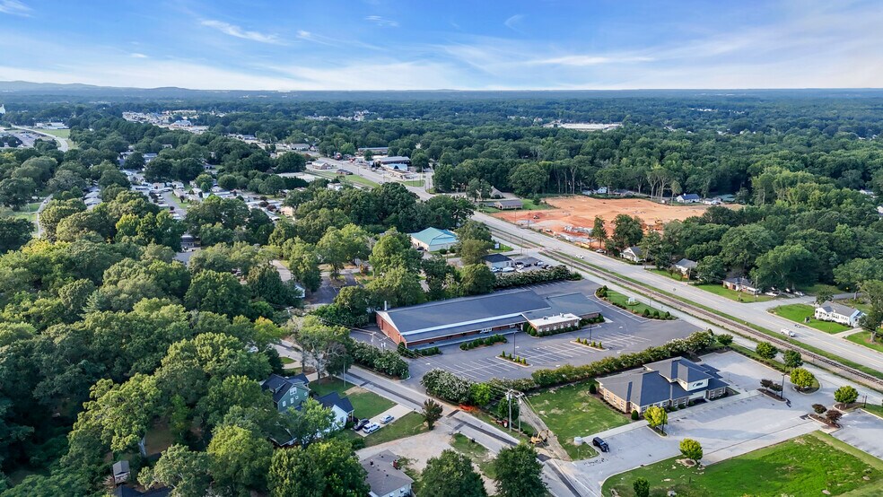 More Photos Of 313 N Main St, Simpsonville Freestanding For Sale