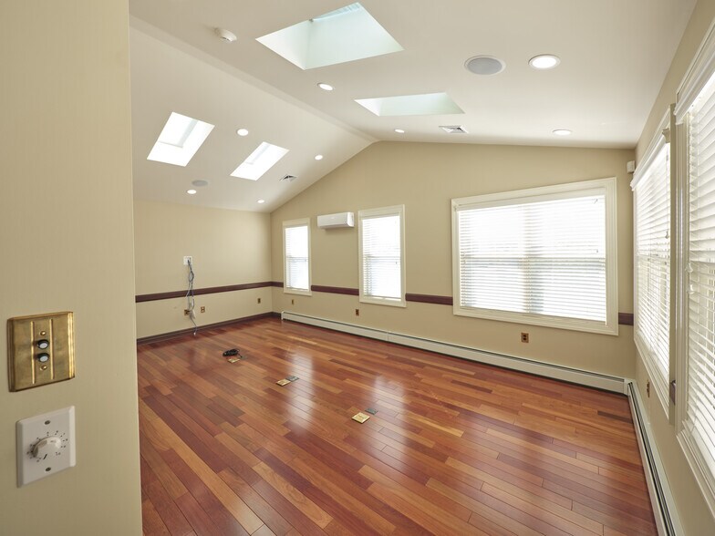 More Photos Of 67 W Court St, Doylestown Office For Lease