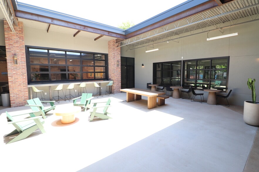 More Photos Of 4320 Main St, Dallas Loft Creative Space For Sale