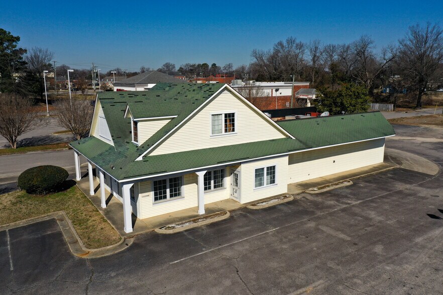 More Photos Of 117 Grove St, Fayetteville Restaurant For Sale