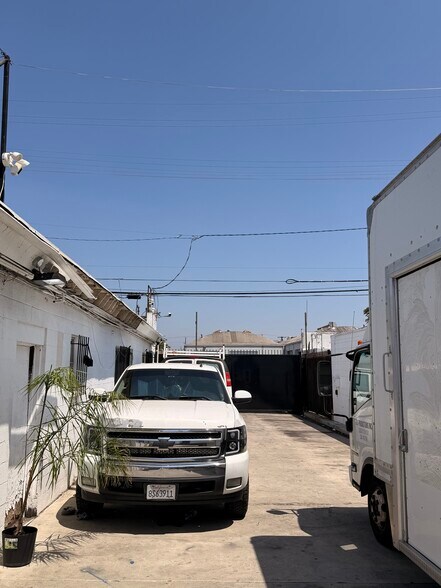 More Photos Of 14640-14644 Keswick St, Van Nuys Light Manufacturing For Sale