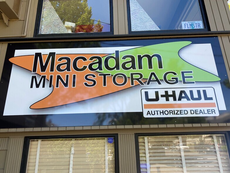 More Photos Of 5620-5622 SW Kelly Ave, Portland Self Storage For Lease
